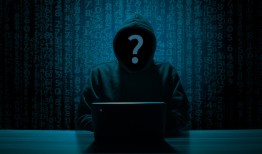 黑客高手帮忙追款靠谱吗？揭秘法律风险与正规追款途径，避免二次被骗