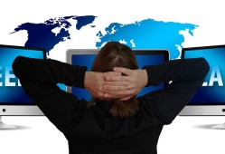 24小时黑客联系方式QQ：警惕网络陷阱，正规渠道更安全