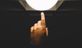 黑客一年的收入揭秘：从合法百万到非法暴利，如何选择安稳高薪之路