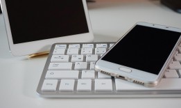 怎么黑进对方手机看微信聊天记录？合法监控与隐私保护全指南，避免违法风险