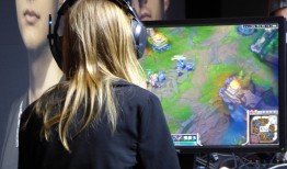 24小时黑客在线接单QQ风险揭秘：避开陷阱保护个人信息安全