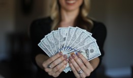 黑客挣多少钱？揭秘合法与非法黑客真实收入差距及提升秘籍