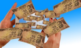 黑客帮忙追钱靠谱吗？揭秘网络诈骗后合法追回损失的正确方法