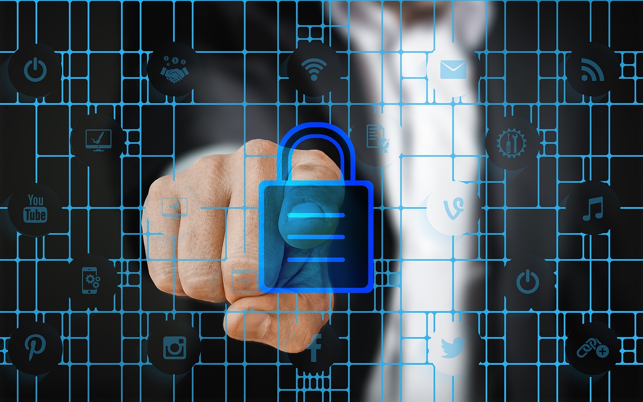 黑客私人接单：揭秘隐秘交易与法律风险，助您避开网络安全陷阱